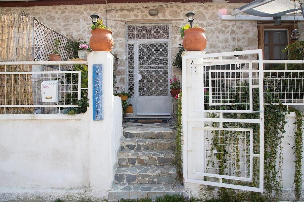 Stone Suite In The Center Of Corinth Екстер'єр фото